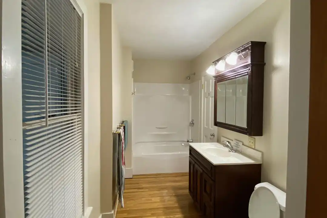 1031 Memorial Ave - View 3