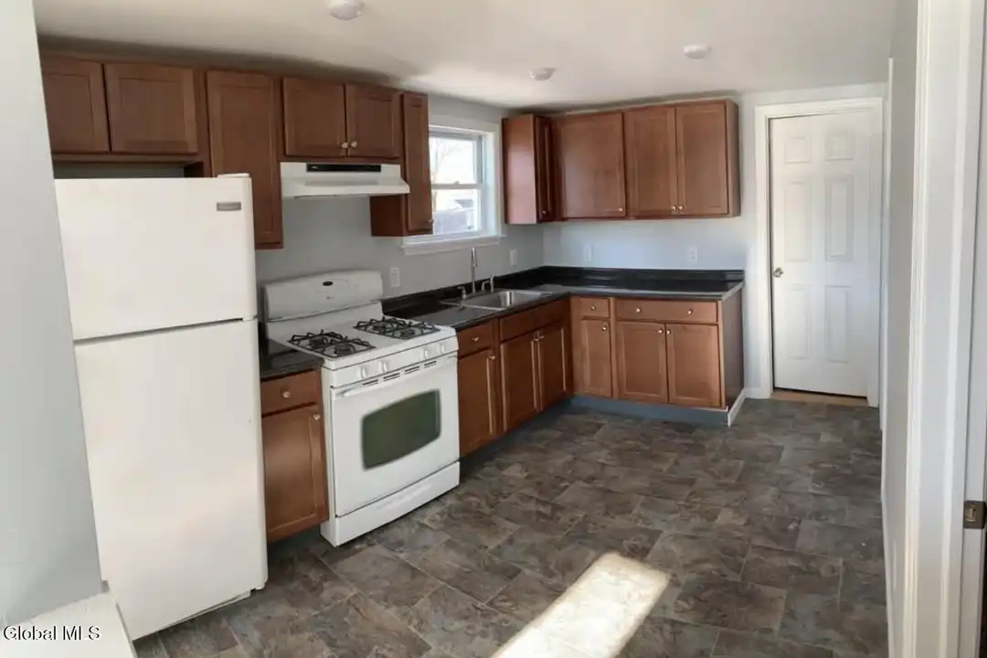323 19th St #1 – photo 1 of 6