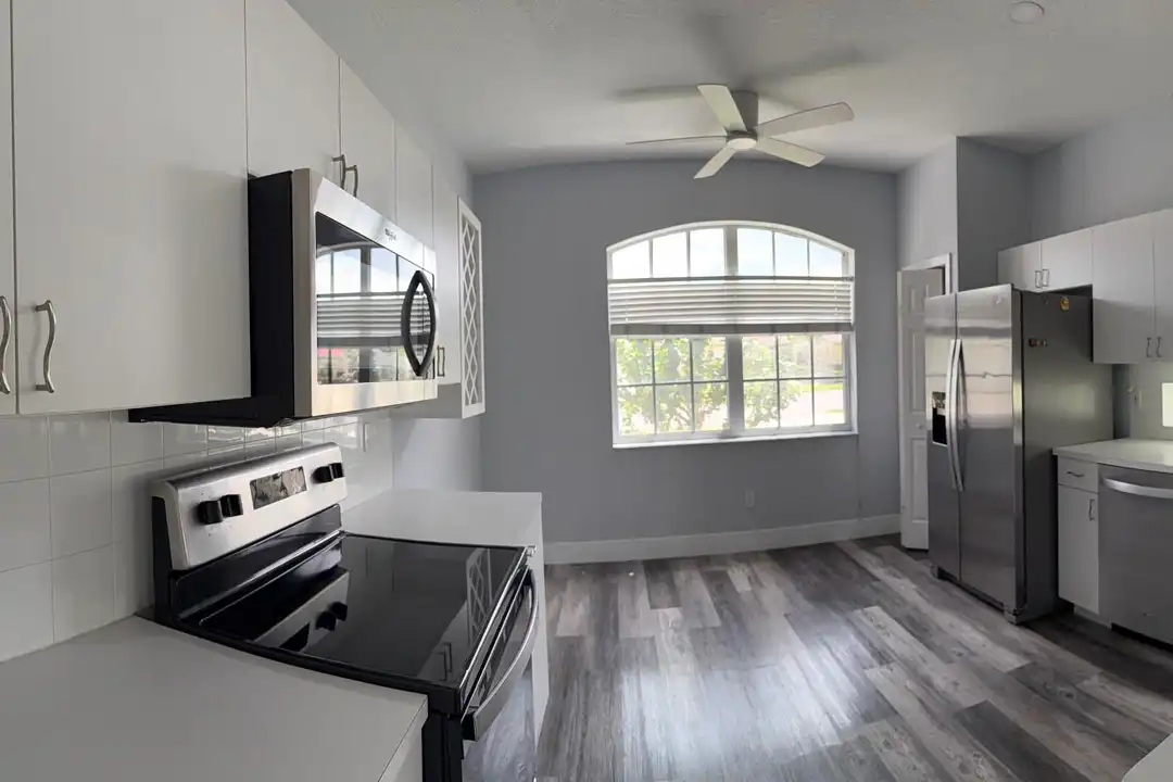 822 NW Sorrento Ln - More