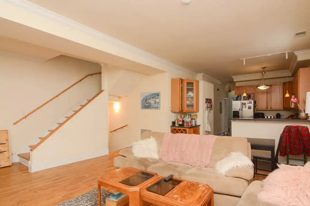 1309 W Roscoe St unit 3 - View 6