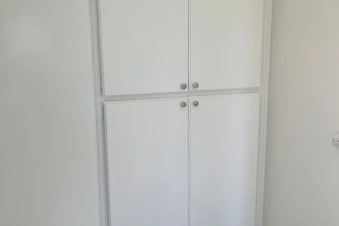 Apartment in Hawthorne - View 5