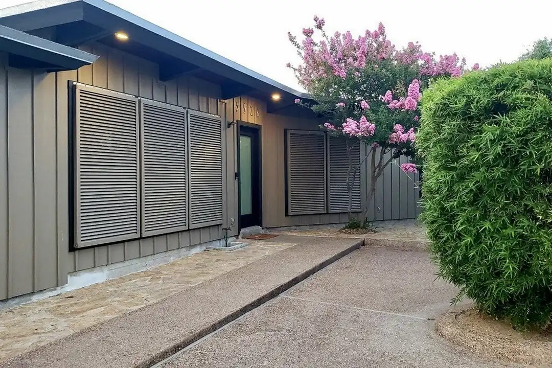 5926 S Alameda St – photo 1