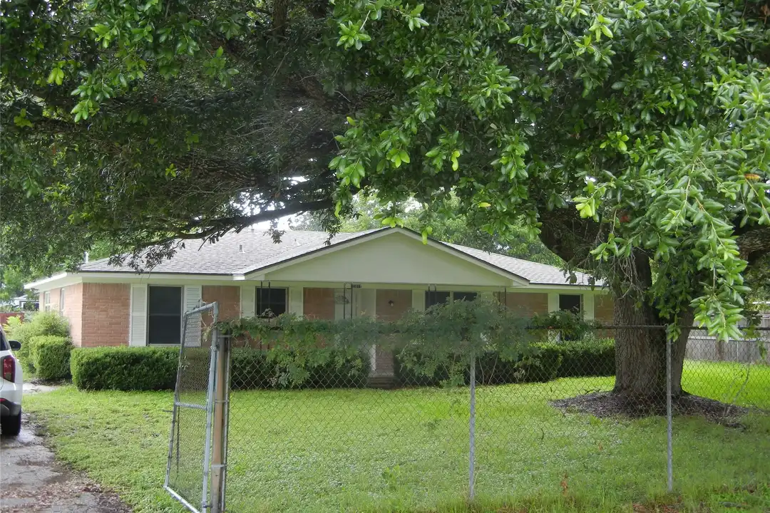 20811 Emerald St - View 2