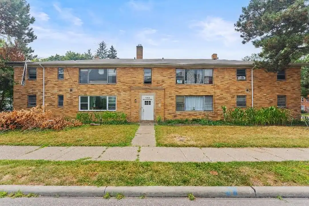 2762 Noble Rd – photo 1