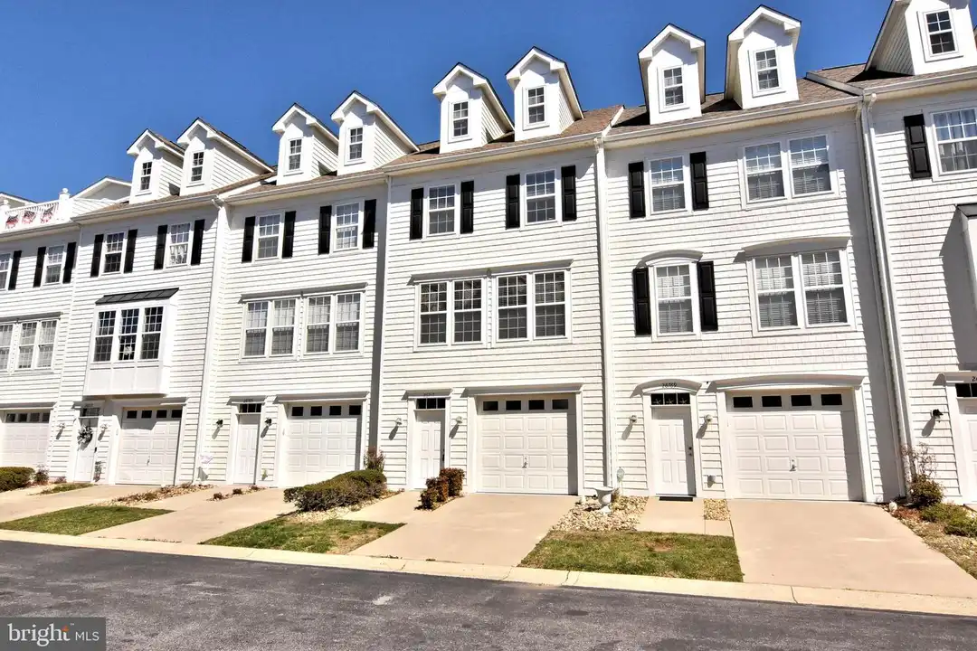 26767 Chatham Ln unit B19-5 – photo 1 of 35