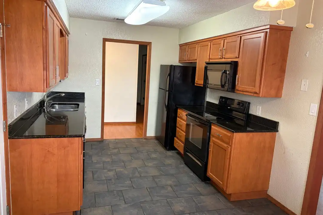 9313 S Houston St - View 6
