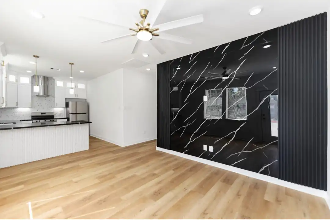 7809 Queen St unit B - View 5