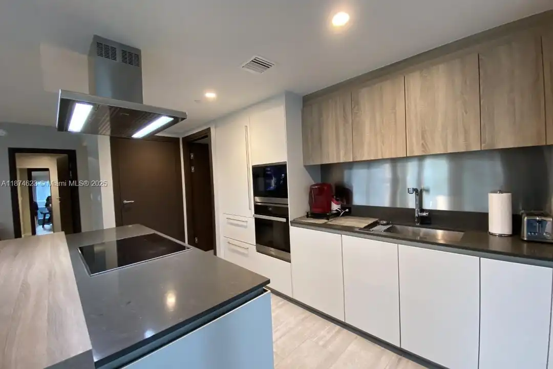 Apartment in Miami - View 4