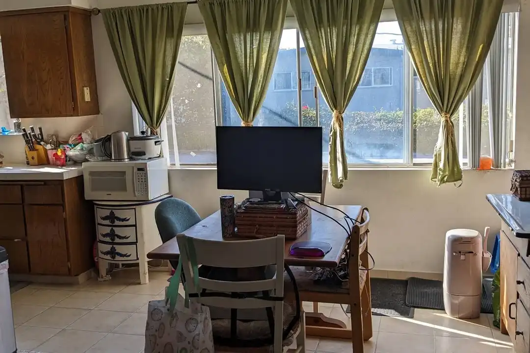 Apartment in Santa Monica - View 2