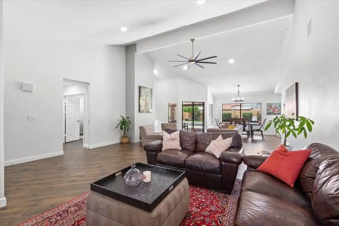 10628 E Cinnabar Ave - View 4