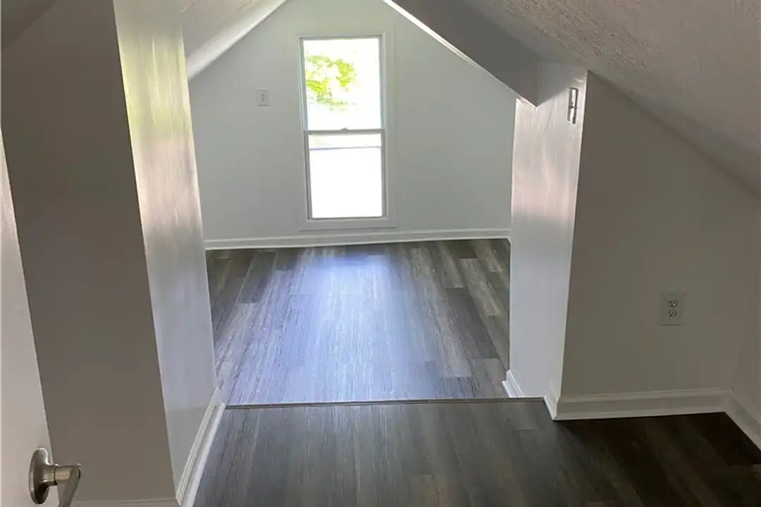 Apartment in Cleveland - View 3