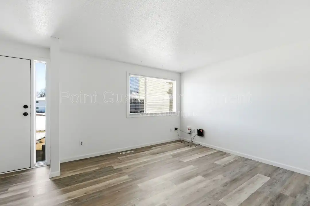 2048 S Cleveland Ave - More