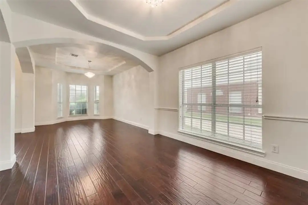 214 Sherwood Dr - View 2