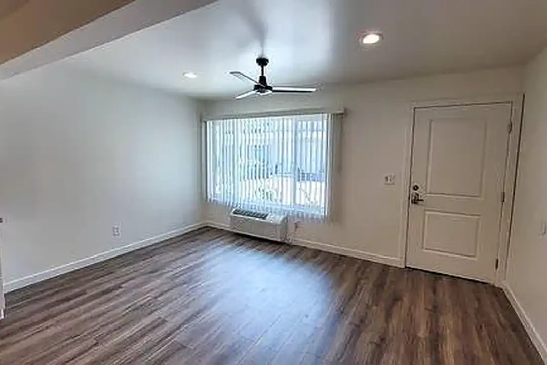 6933 N. Rosemead - More