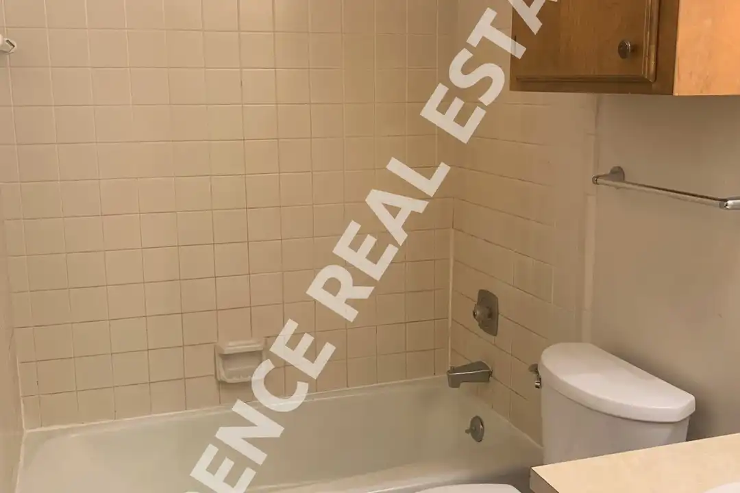 1006 Sybil Dr - More