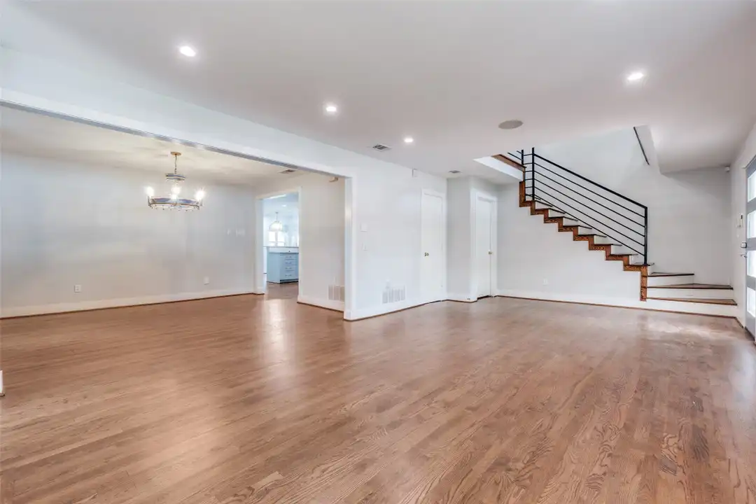 House in Dallas - More