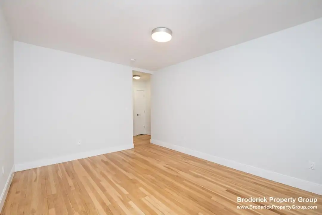 288 Chestnut Hill Ave – pohled 2