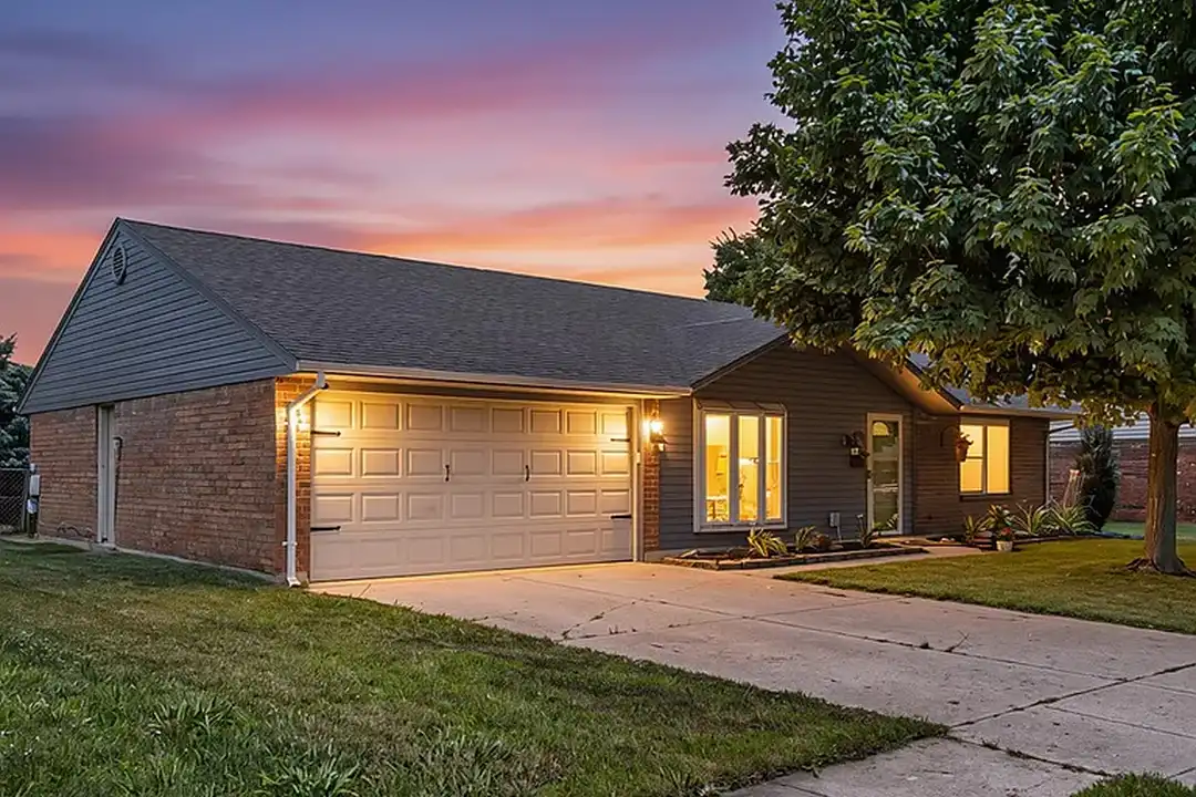 1221 Warwick Dr – photo 1