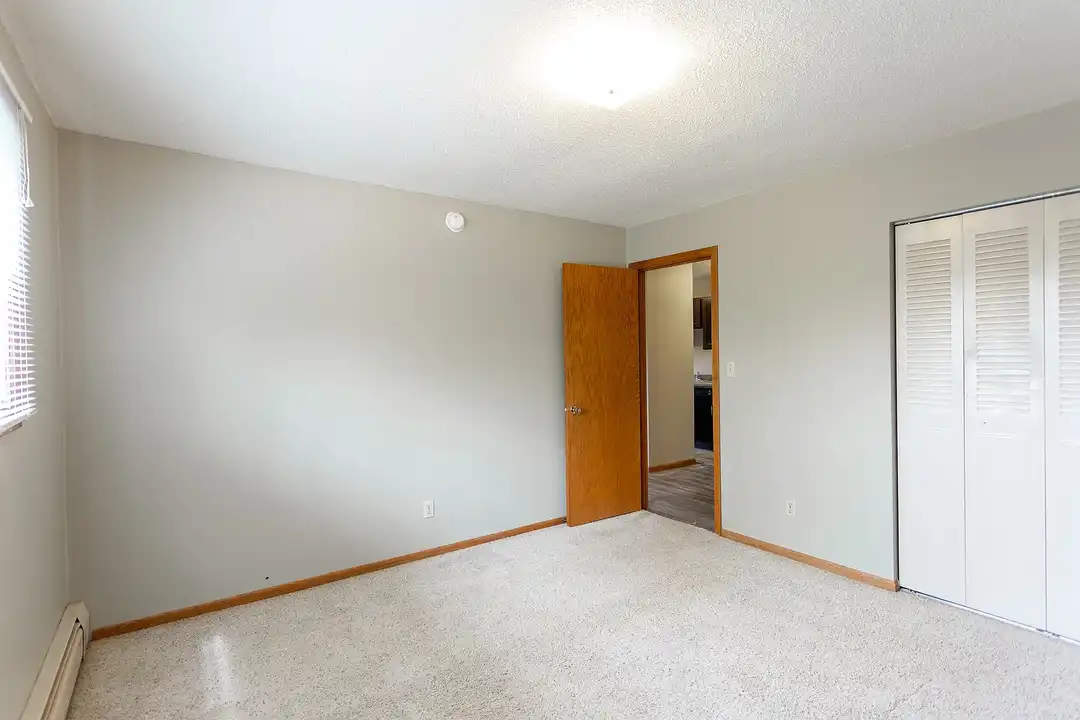 Apartment in Sioux Falls - View 5