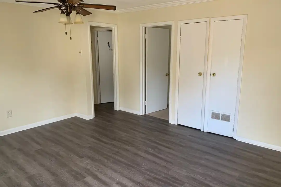 450 Cedar Dr - More