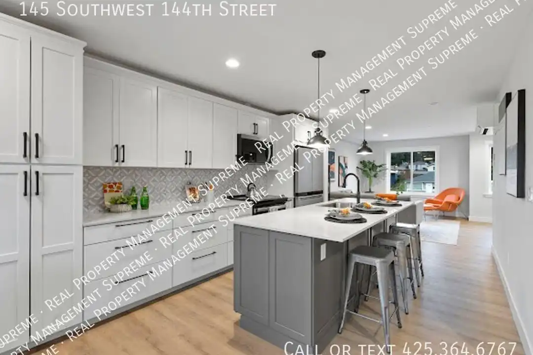 Apartment in Burien - View 4