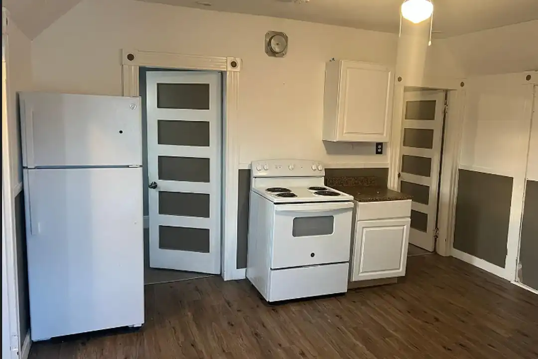 146 Pine St unit 3 – photo 1 of 5