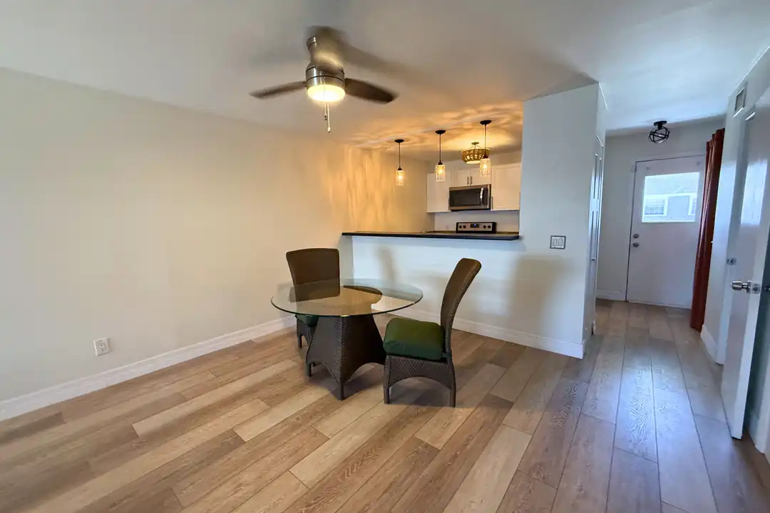 4821 W McElroy Ave unit 4821 – pohled 5