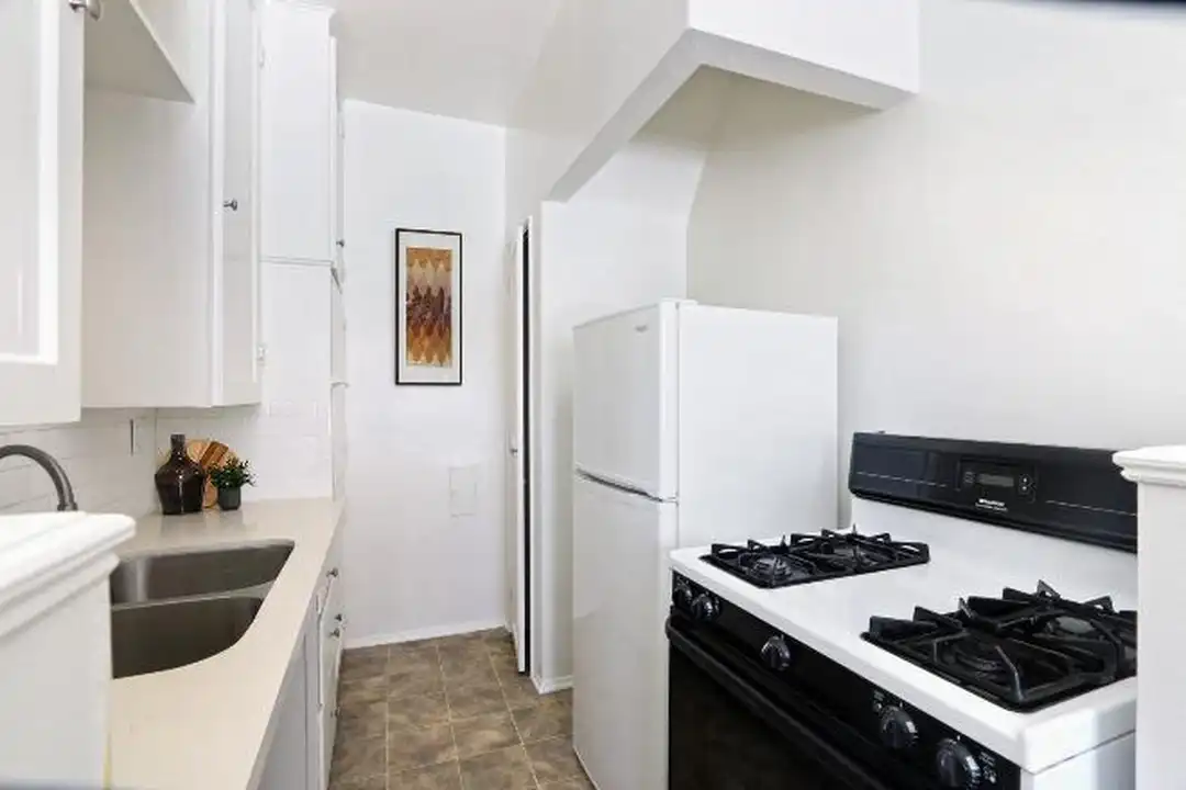 232 S Reeves Dr - View 4