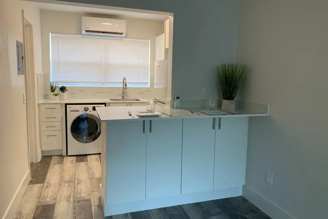 Apartment in Miami - View 3