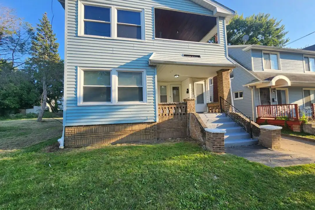 15816 Grovewood Ave unit DN Unit – photo 1