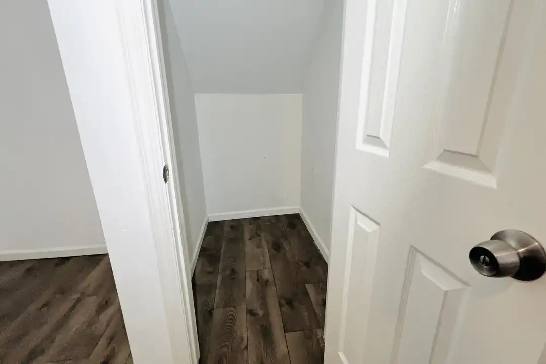 473 Grove St #1 - More