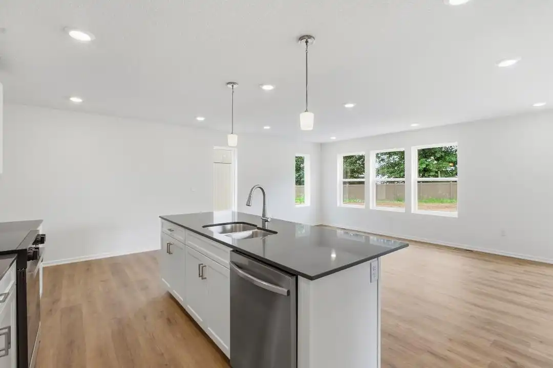 8724 SW Edgewater Dr - View 5