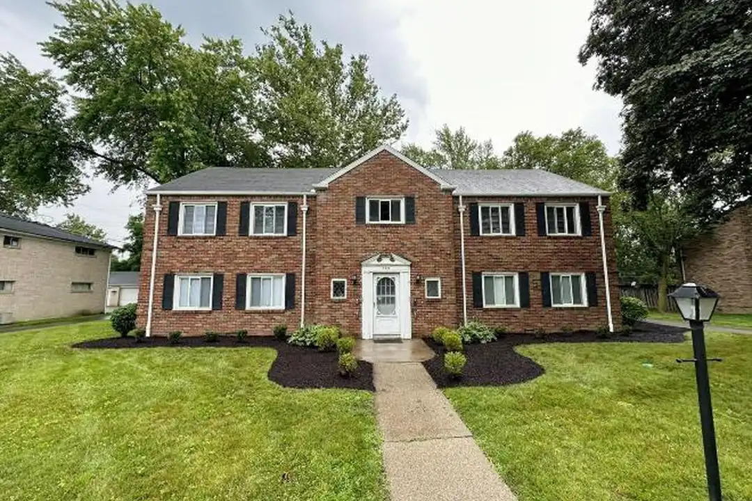 4033 Hillandale Rd – photo 1