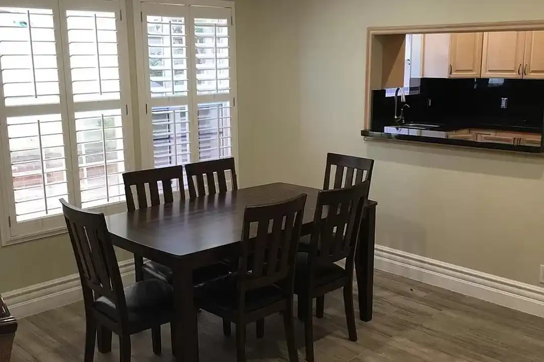 Apartment in Los Angeles - More