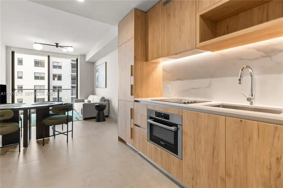 11 NE 6th St #3213 – pohled 3