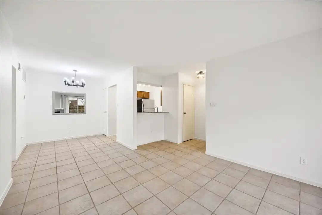 Apartment in Houston - More