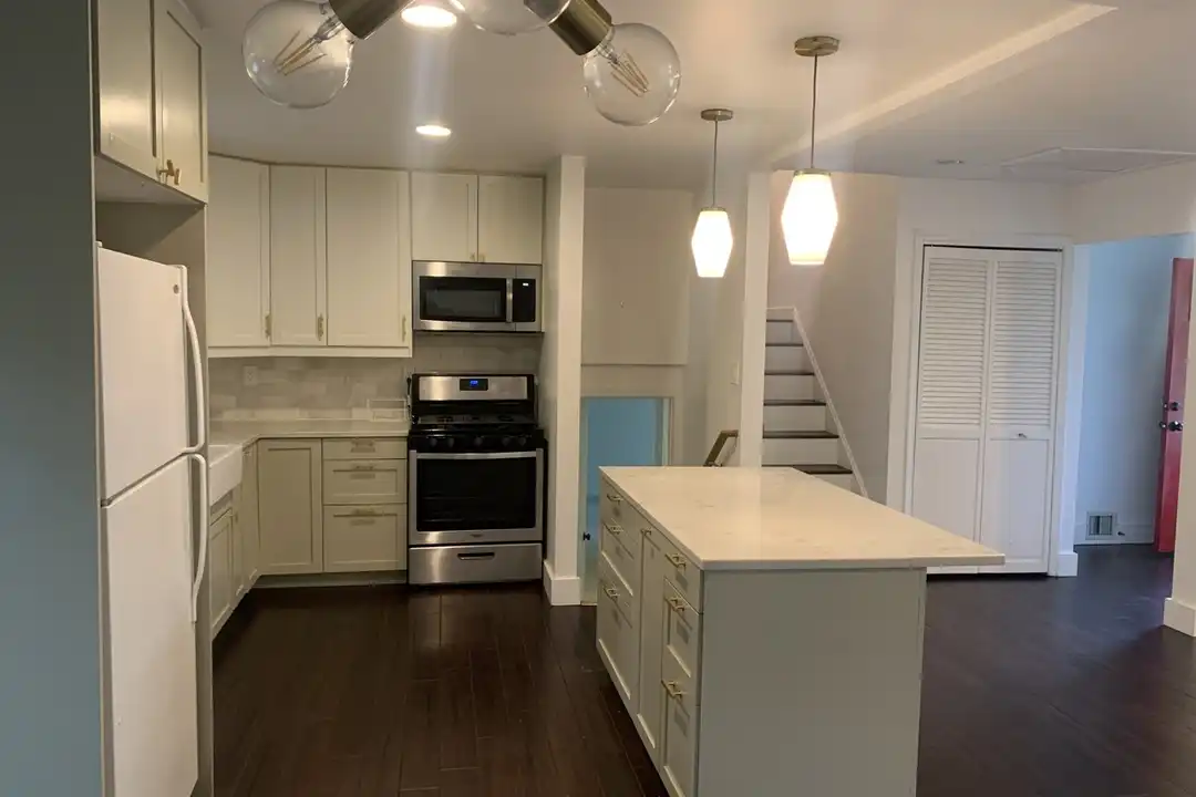 2905 Graham Rd - More