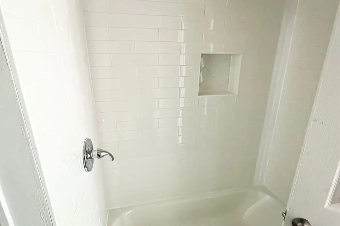 4009 James Ave - More