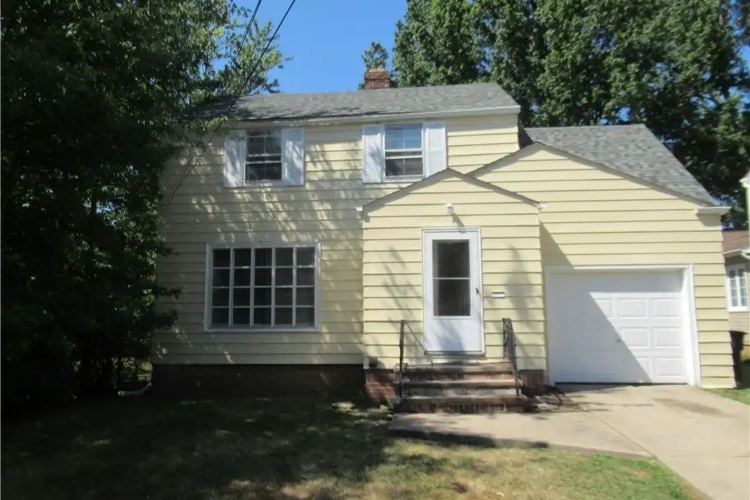 5095 Edenhurst Rd – photo 1 of 24