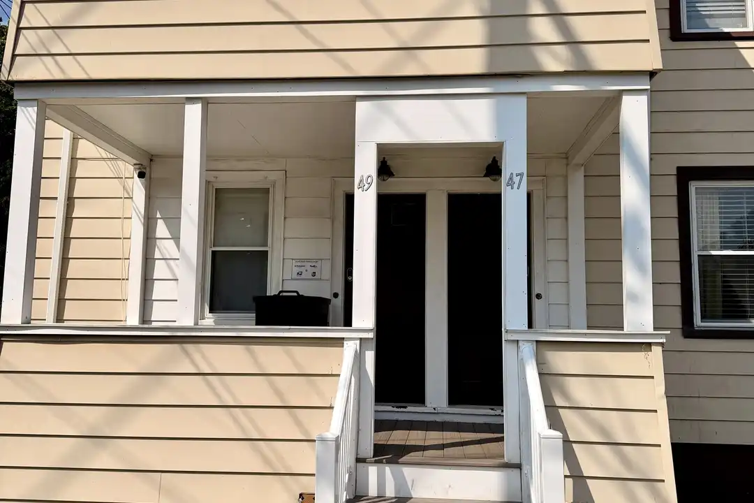 47 Woodin St – photo 1 of 13