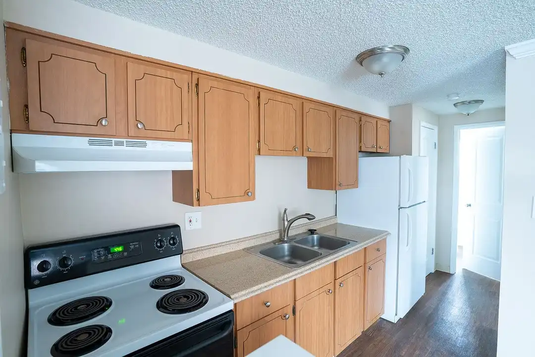 Knollwood and Tanglewood Apartments - View 6