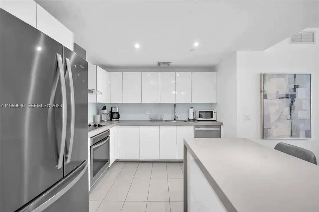 Apartment in Miami - View 3