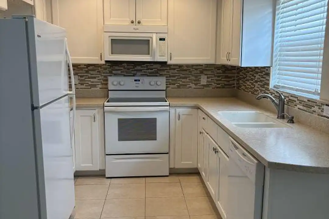2800 Indian River Blvd unit 1 - More