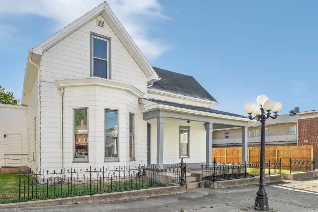 7 N Limestone St – photo 1 of 12