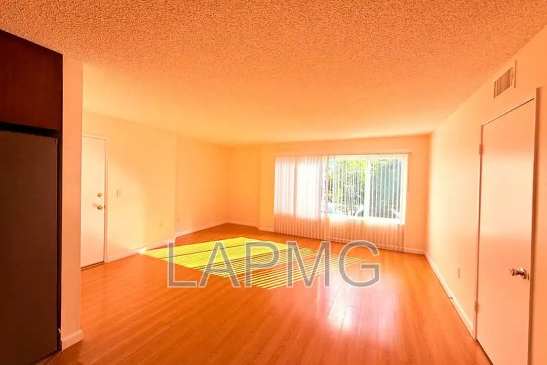 1059 Western Ave unit 1 - View 6