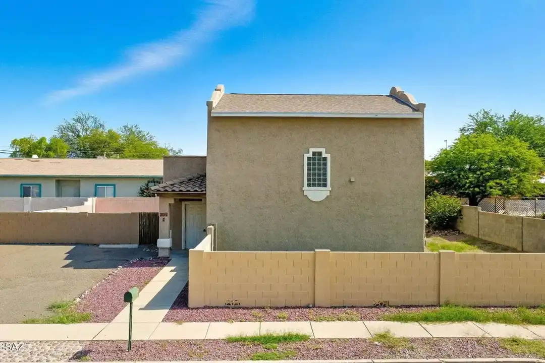 2862 N Tyndall Ave unit 2 - View 2