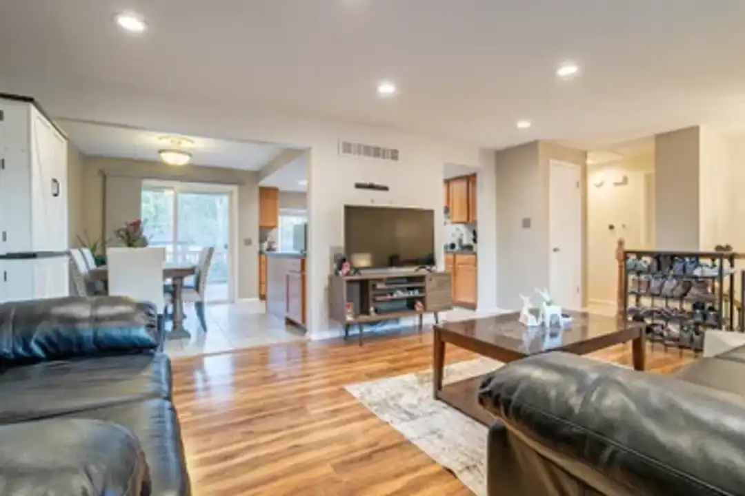 7500 Teller St unit 4 - View 3