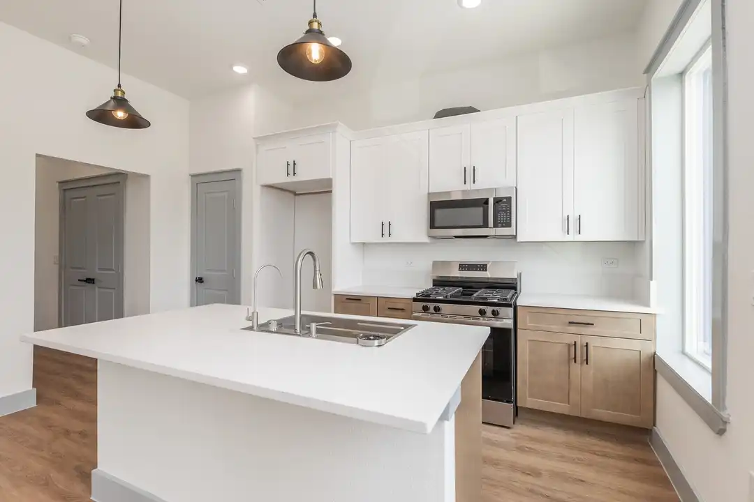 704 S 1st St - View 4