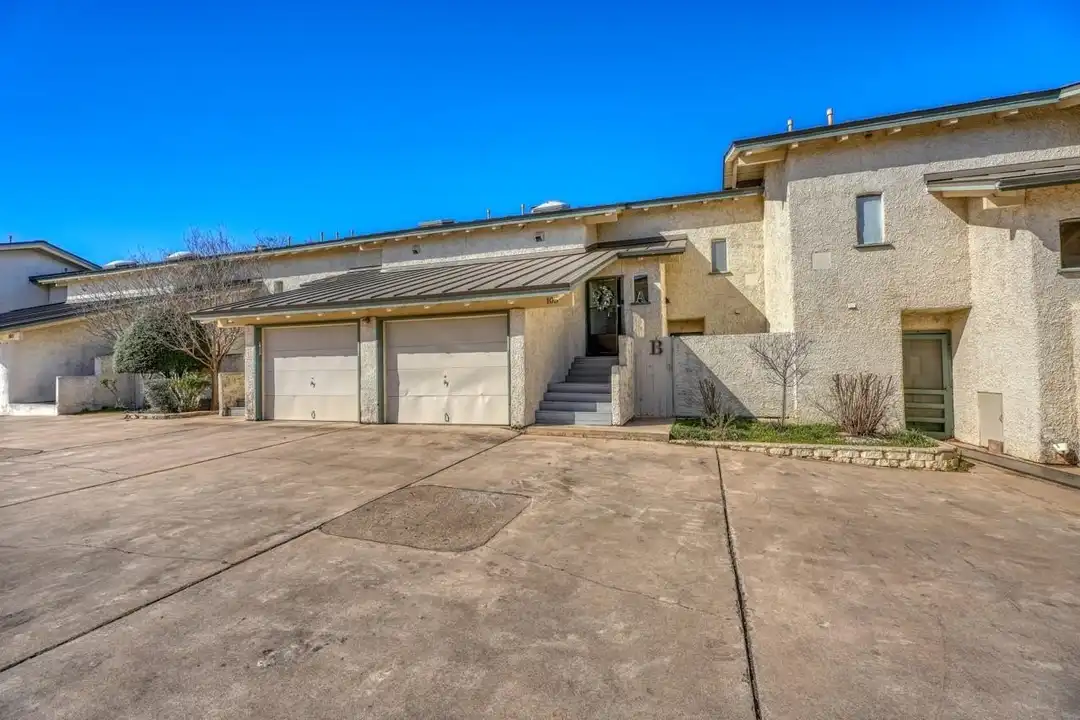 207 Hi Cir N – photo 1 of 19