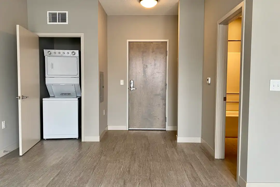 1501 Como Ave SE unit 100 – pohled 5